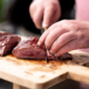 slagerij wageveld, wageveld, oostvoorne, slagerij oostvoorne, ambachtelijke slagerij, vers vlees, huisgemaakte producten, charcuterie, delicatessen, vakmanschap, lokale ondernemer, kwaliteit, dagvers, foodfotografie, winkelinterieur, meatlover, lekker eten, culinair, bourgondisch, winkelbeleving, ondernemen, voorne aan zee, keurslager, ambacht, versproducten