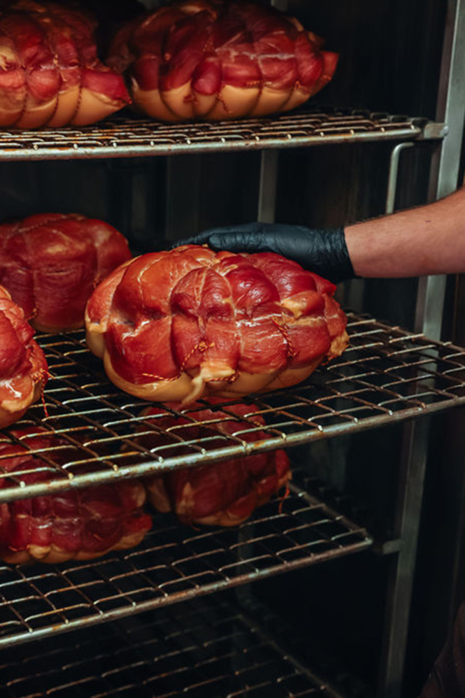slagerij wageveld, wageveld, oostvoorne, slagerij oostvoorne, ambachtelijke slagerij, vers vlees, huisgemaakte producten, charcuterie, delicatessen, vakmanschap, lokale ondernemer, kwaliteit, dagvers, foodfotografie, winkelinterieur, meatlover, lekker eten, culinair, bourgondisch, winkelbeleving, ondernemen, voorne aan zee, keurslager, ambacht, versproducten